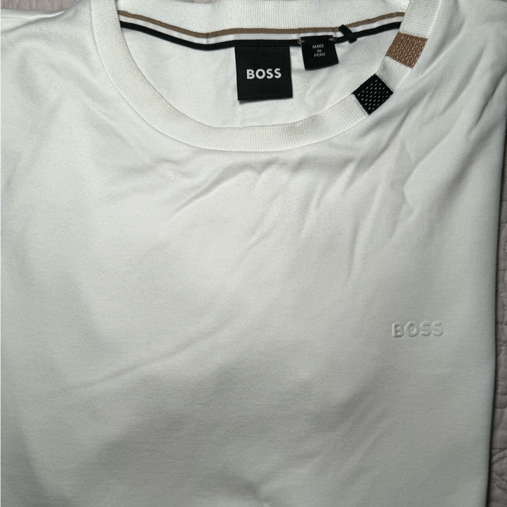 Men’s BOSS T-shirt, size small